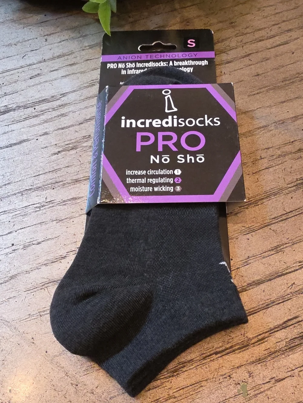 Black Circulating Thermal Regulating Socks Size S NWT Incredisocks No Sho